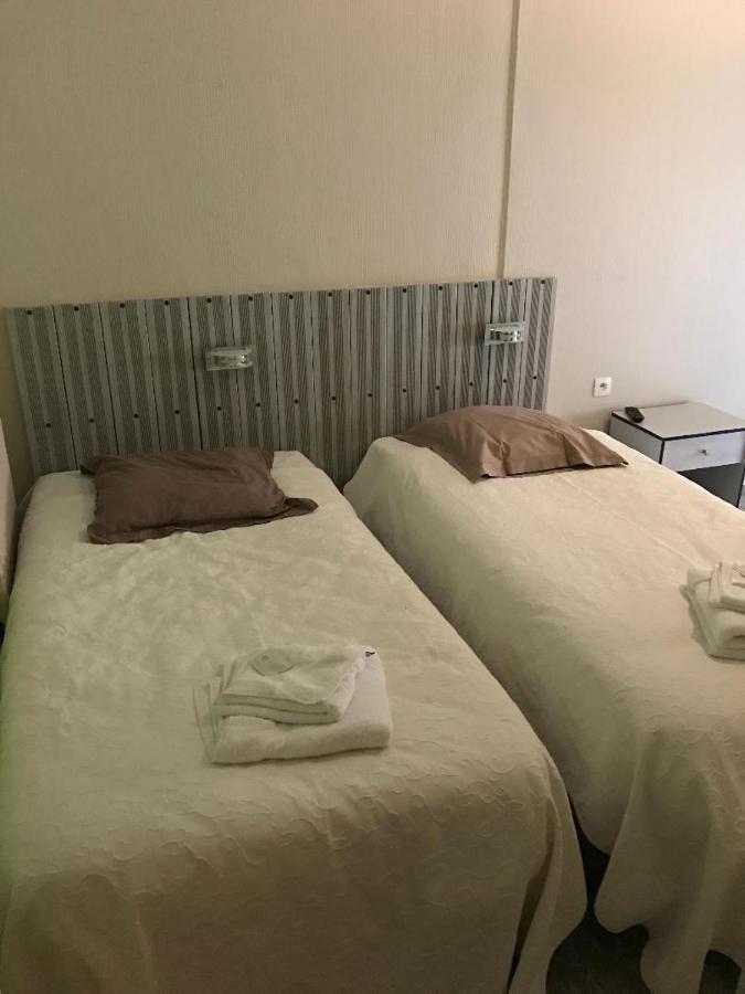 Hotel Du Viaduc Le Vigeant Екстериор снимка